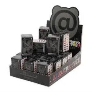 (1) Mystery BearBrick // BearBrick 100% Series 48